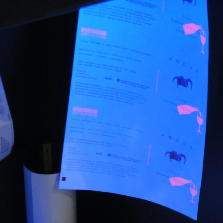 Светящиеся самоклеящиеся этикетки